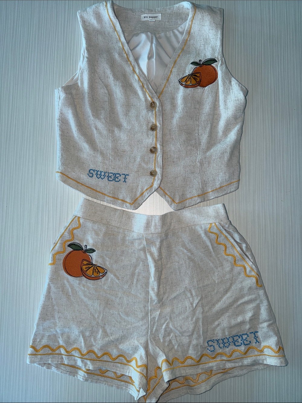 Blu Pepper White and Yellow Embroidered Orange Fruit Set Medium